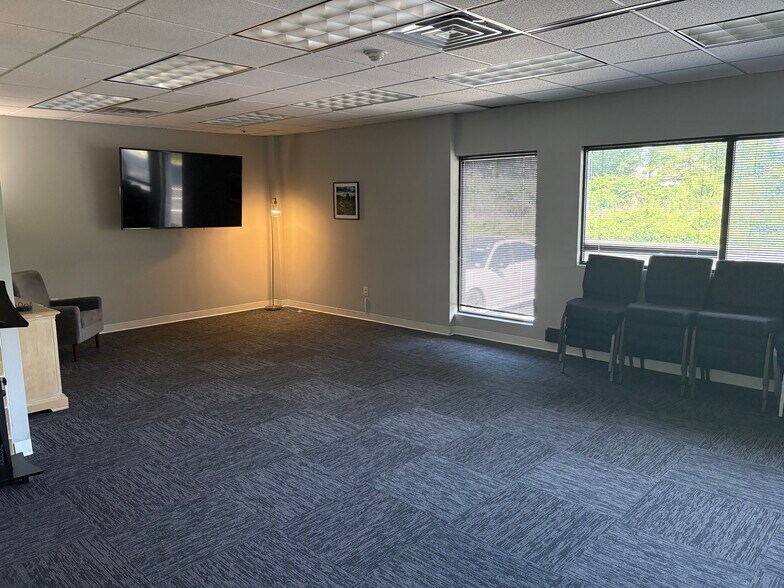More Photos Of 7 E Frederick Pl, Cedar Knolls Office For Lease