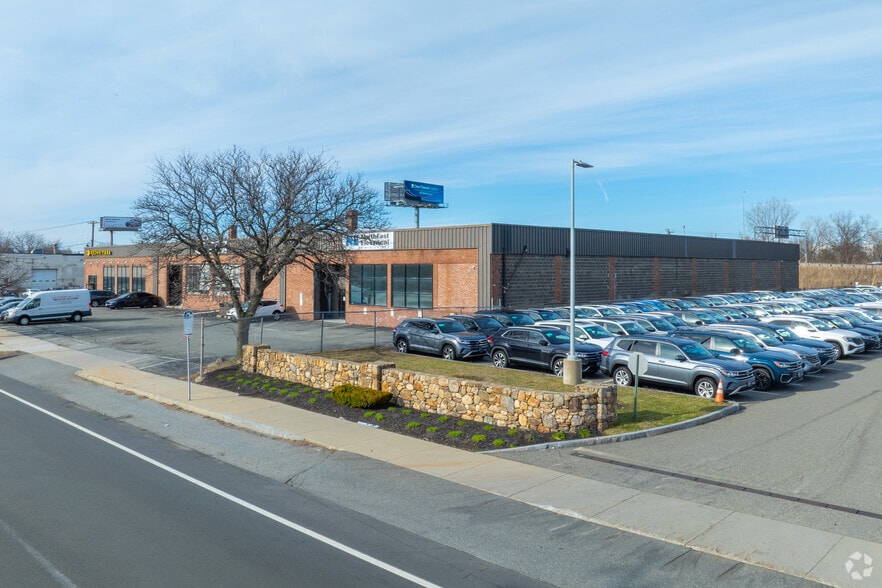 More Photos Of 312-326 Mystic Ave, Medford Showroom For Lease