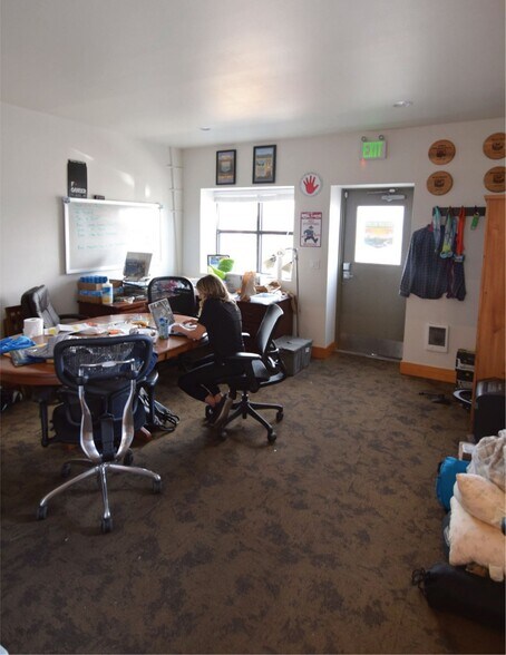 More Photos Of 1177 SE 9th St, Bend Warehouse For Sale