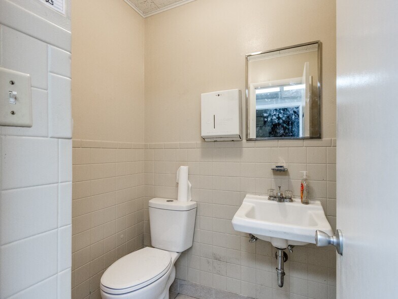 More Photos Of 5835 S Pennsylvania Ave, Oklahoma City Medical For Sale