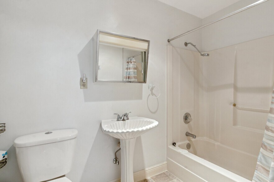 More Photos Of 1410 Jackson Ave, New Orleans Lodge Meeting Hall For Sale