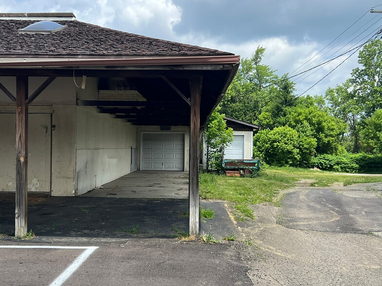 More Photos Of 110 Railroad St, Cambridge Springs Freestanding For Sale