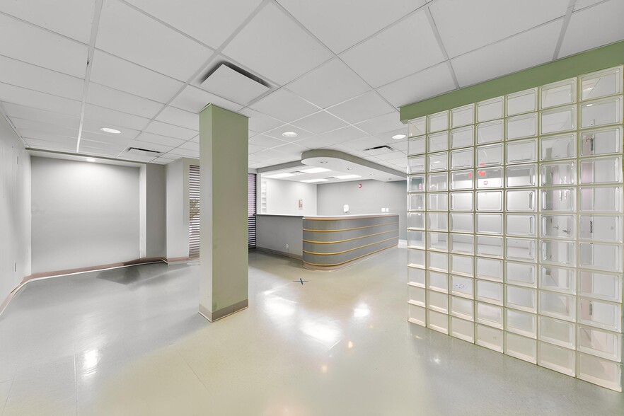 More Photos Of 3828 Avenue N, Galveston Hospital For Lease