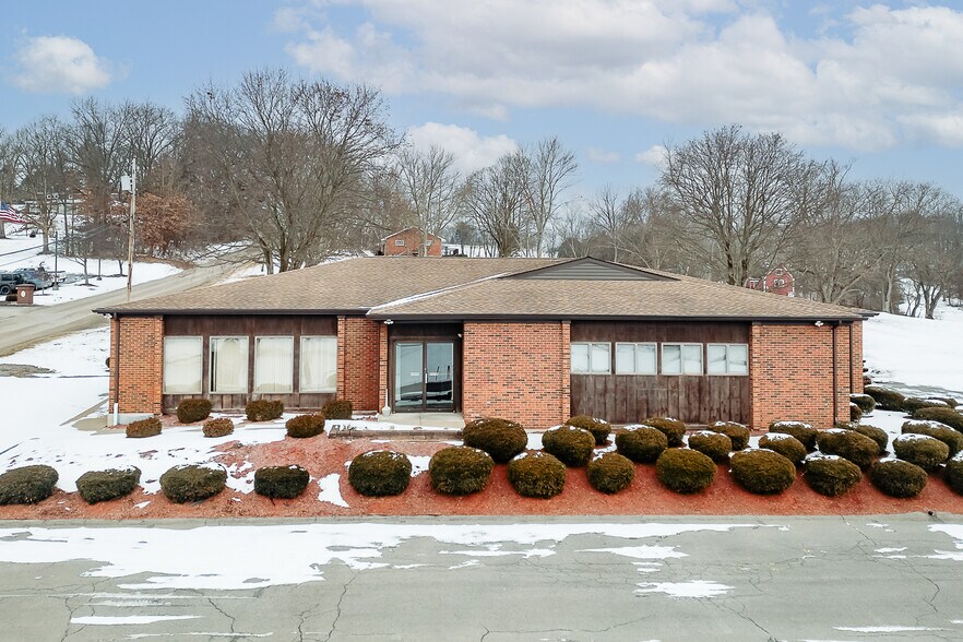 More Photos Of 1482 Butler Rd, Worthington Medical For Sale