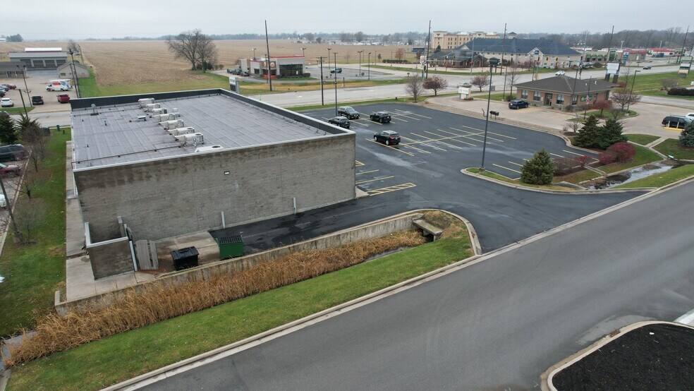 More Photos Of 1710 E Jackson St, Macomb Storefront For Lease