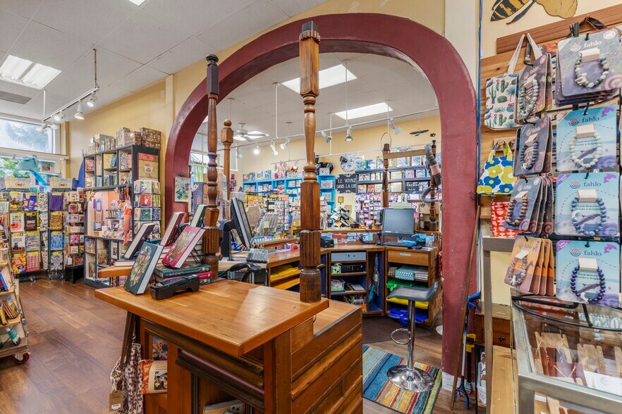 More Photos Of 936 Water St, Port Townsend Storefront Retail Residential For Sale
