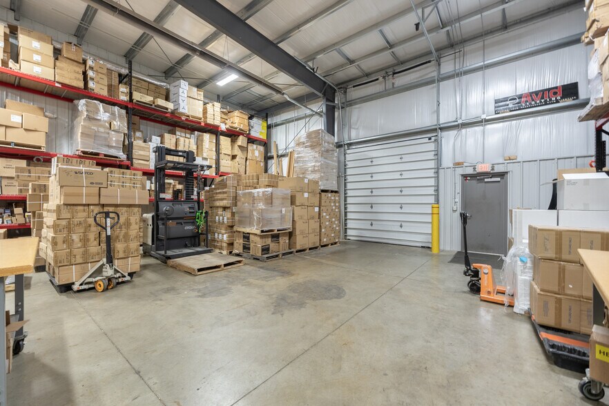 More Photos Of 3737-3757 Parkway Ln, Hilliard Showroom For Lease