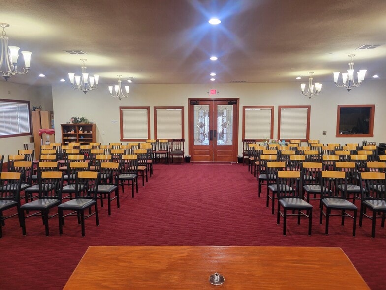 More Photos Of 7714 Douglas St W, University Place Garden Center For Sale