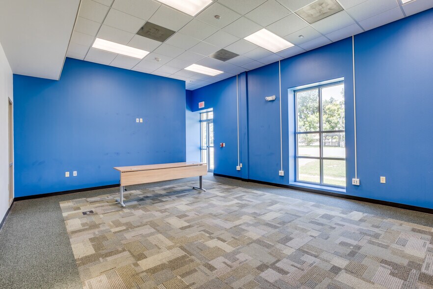 More Photos Of 500 W 1 St Ave, Hutchinson Office For Sale