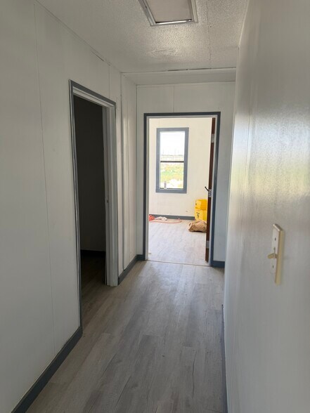 More Photos Of 463 Blackbird Dr, Pecos Industrial For Lease