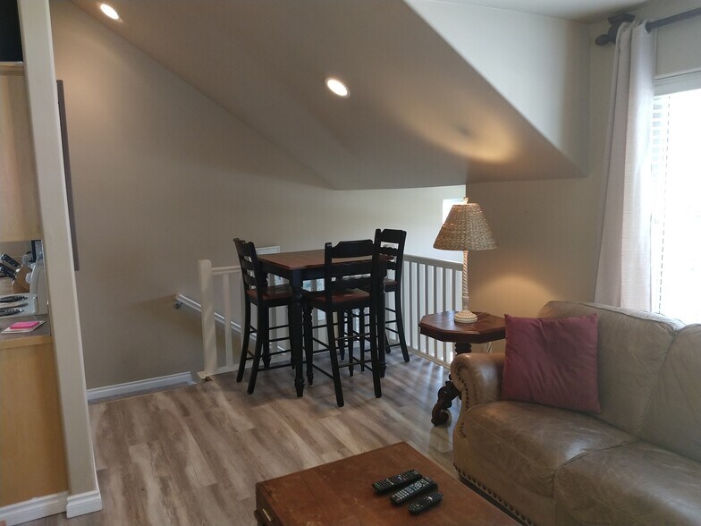 More Photos Of 20826 NE Sierra Dr, Bend Apartments For Sale