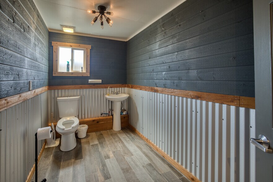 More Photos Of 40 Main St, Pacific Beach Flex For Sale