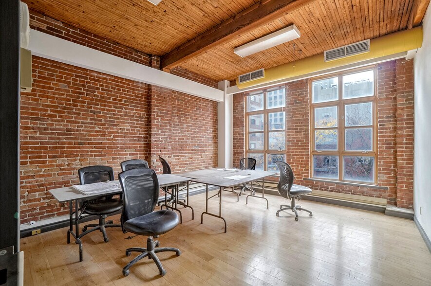 More Photos Of 1453-1455 Rue Saint-Timothée, Montréal Office For Sale