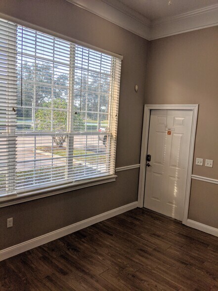 More Photos Of 8833 Perimeter Park Blvd, Jacksonville Office For Lease