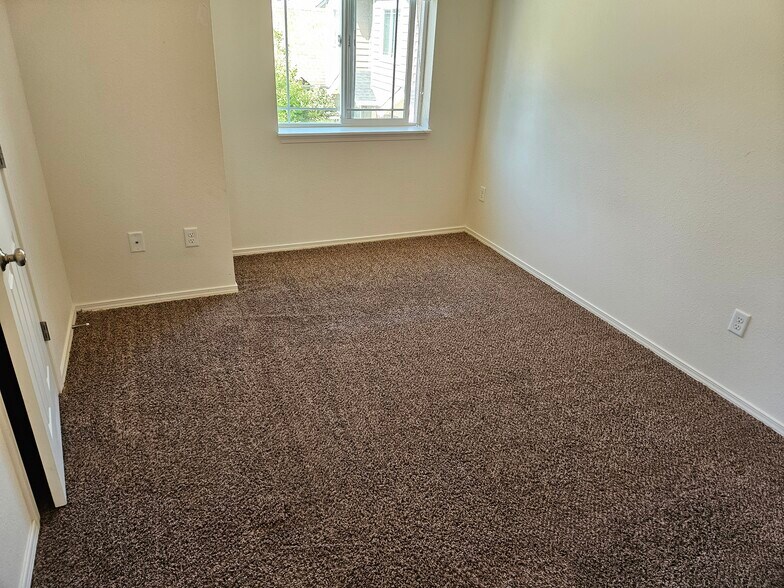 More Photos Of 540 W 3rd Ave, Junction City Apartments For Sale
