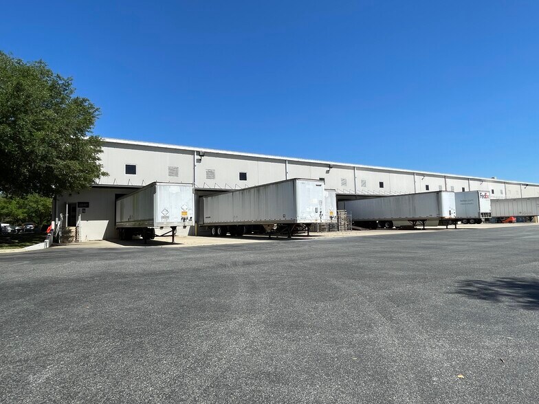 More Photos Of 11600 NW 173rd St, Alachua Warehouse For Lease