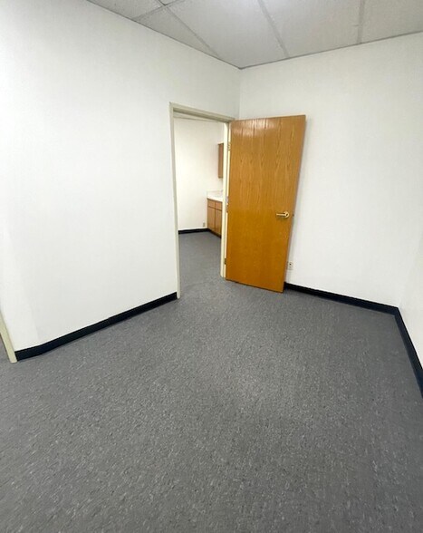 More Photos Of 1450 W 6th St, Corona Unknown For Lease