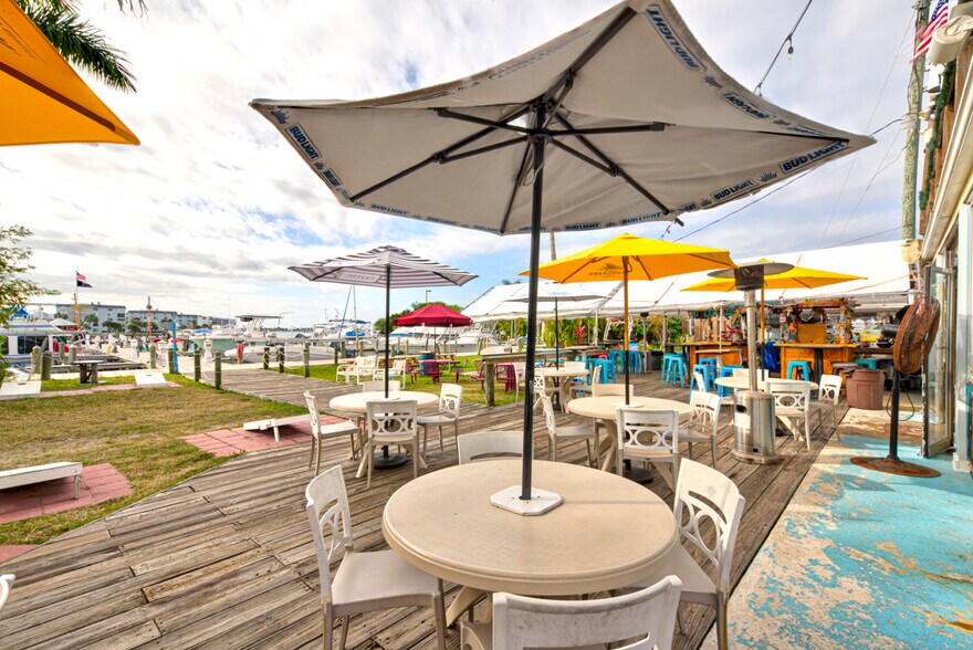 More Photos Of 400-408 W Cocoa Beach Cswy, Cocoa Beach Restaurant For Sale