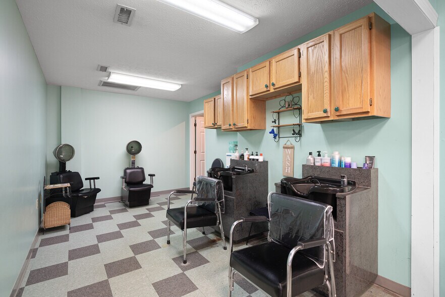 More Photos Of 512 6th Ave, Columbia General Retail For Sale