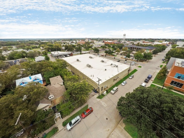 More Photos Of 101 E Lamar St, McKinney Unknown For Lease