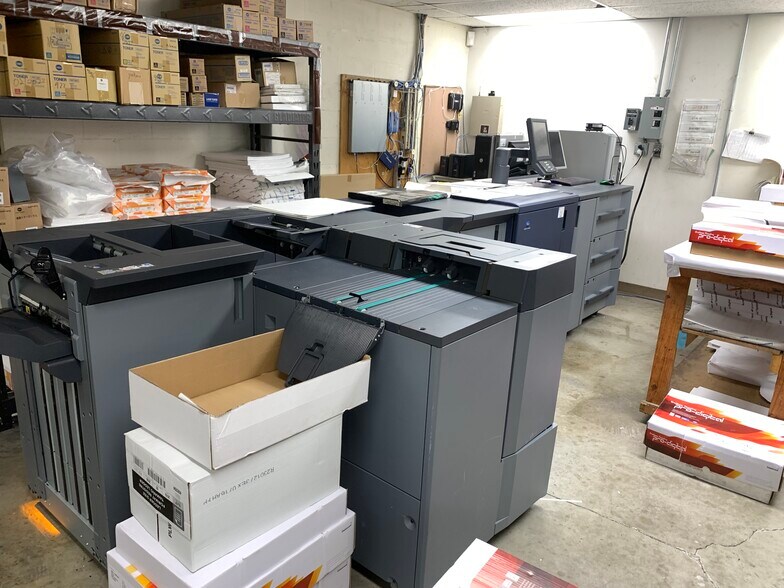 More Photos Of 210 Woodland Estates Ave, Ruskin Manufacturing For Sale