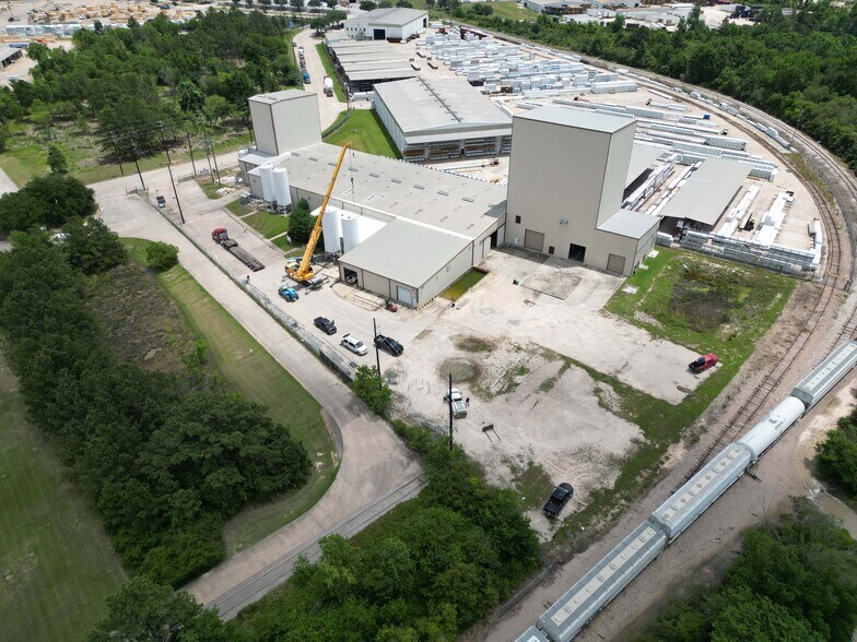 More Photos Of 8615 Golden Spike Ln, Houston Manufacturing For Lease