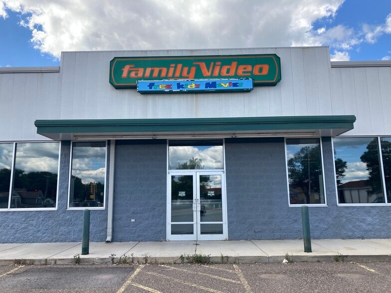 More Photos Of 111-117 N 8th St, Medford General Retail For Lease