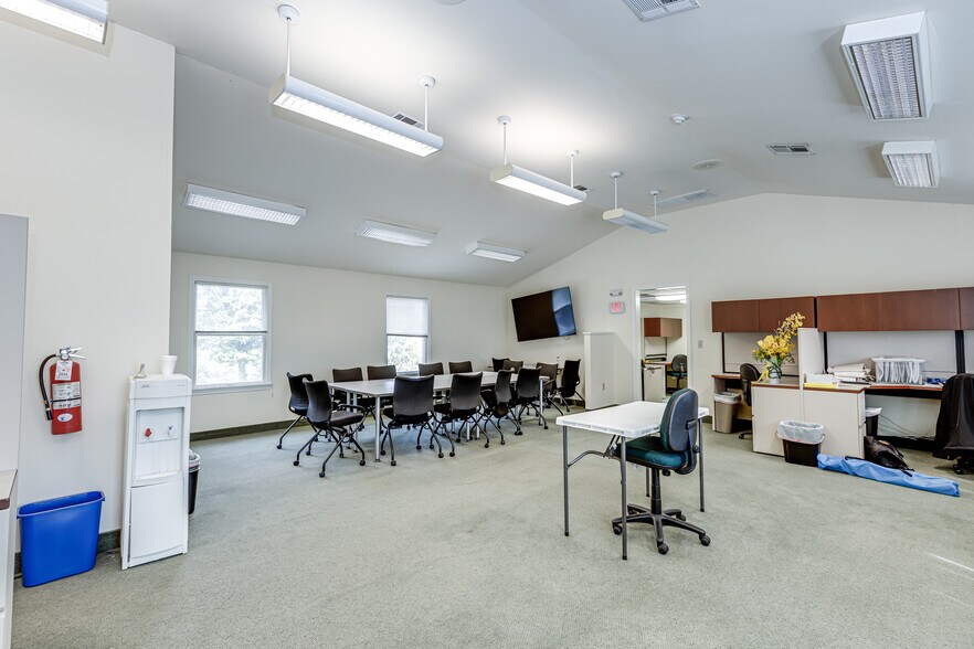 More Photos Of 221 S Main St, Flemington Office For Sale
