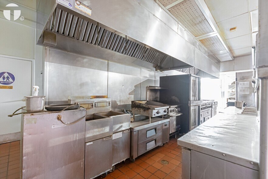 More Photos Of 1249 Howe Ave, Sacramento Restaurant For Sale