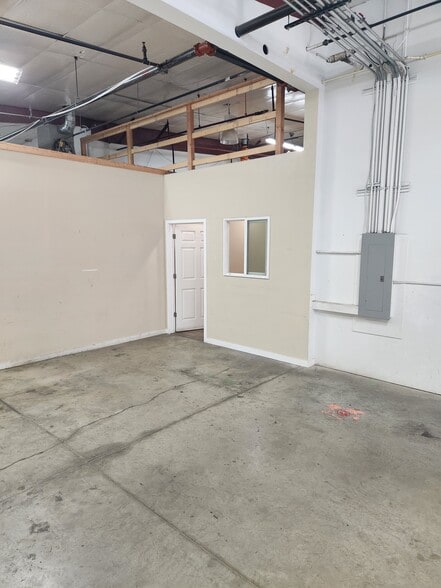 More Photos Of 11811 Upham St, Broomfield Warehouse For Lease