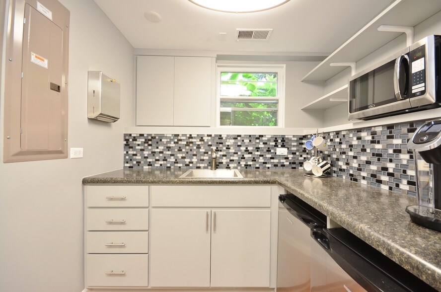 More Photos Of 19 N Grant St, Hinsdale Office For Lease