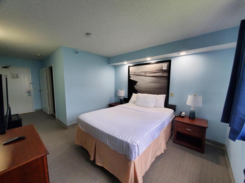 More Photos Of 3604 Market St, Wilmington Hotel For Sale