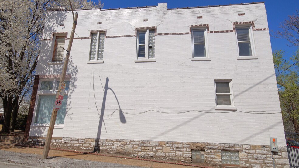 More Photos Of 1368 McCausland Ave, Saint Louis Office For Sale