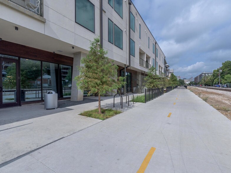 More Photos Of 1800 E 4th St, Austin Multifamily For Sale