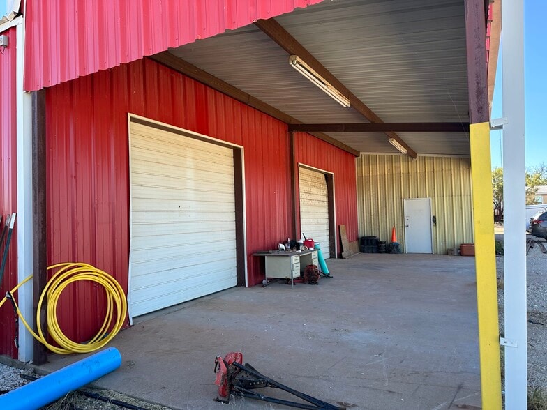 More Photos Of 3597 US Highway 84, Tuscola Warehouse For Lease