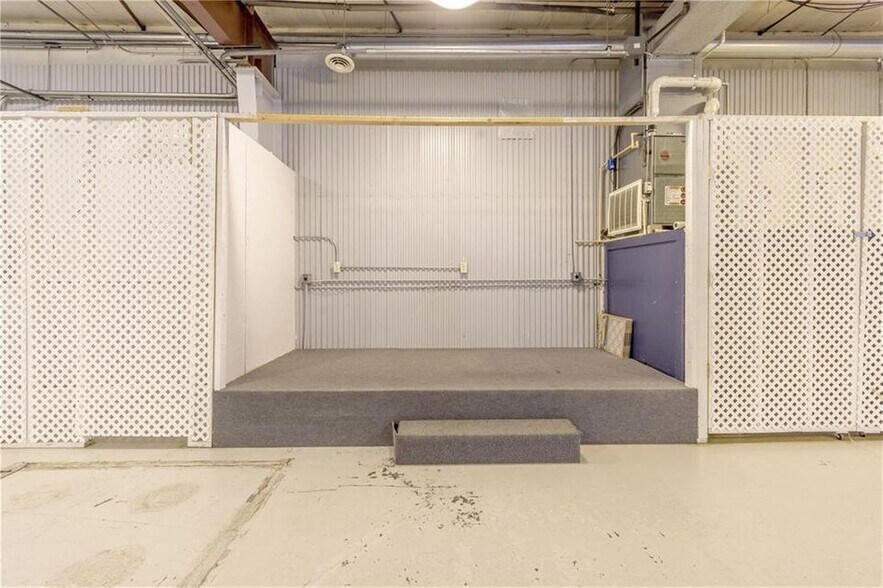 More Photos Of 6886 Wishart St, Huntsville Light Distribution For Lease