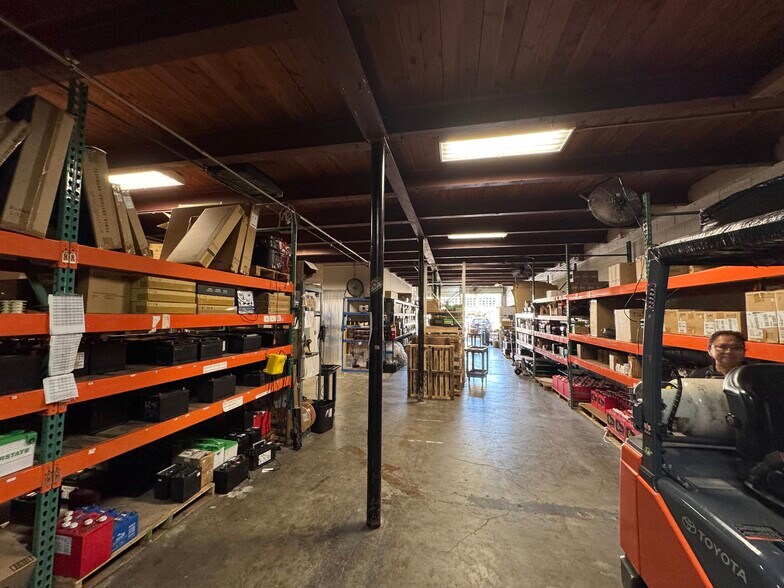 More Photos Of 550-552 Nimitz Hwy, Honolulu Warehouse For Lease