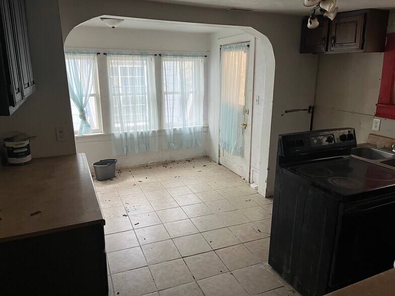 More Photos Of 603 Main St, Sutton Office For Lease