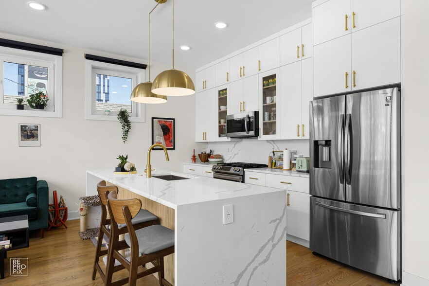 More Photos Of 1653 W Division St, Chicago Storefront Retail Residential For Sale