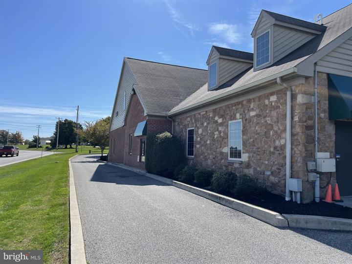 More Photos Of 300 Historic Dr, Strasburg General Retail For Sale