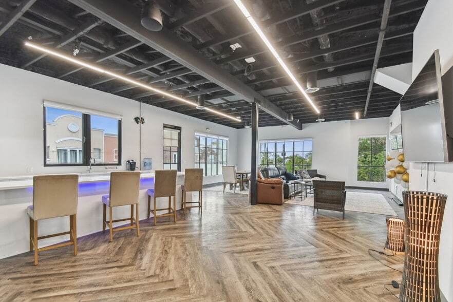 More Photos Of 1925 E 6th Ave, Tampa Office For Sale