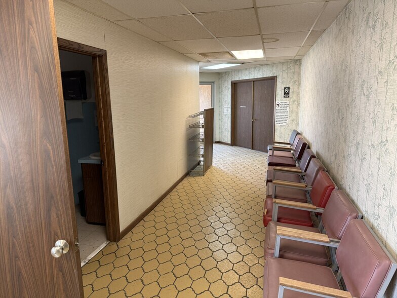 More Photos Of 901 E Tahoka Rd, Brownfield Office For Sale