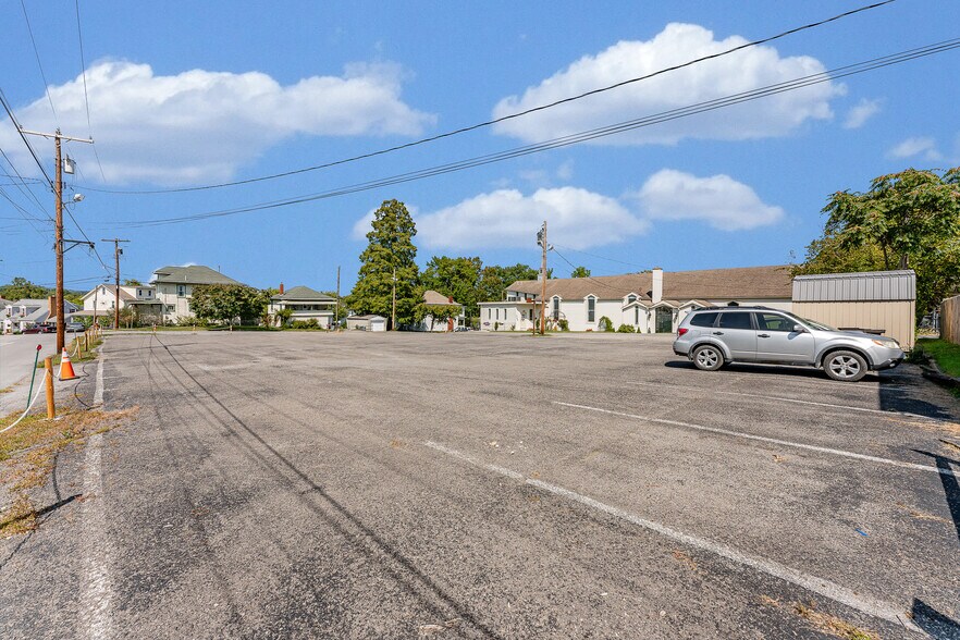 More Photos Of 801 E Park Ave, Fairmont Storefront For Sale