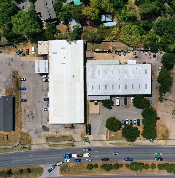 More Photos Of 3800 Airport Blvd, Austin Warehouse For Sale