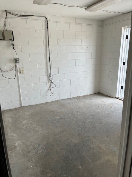 More Photos Of 5665 US Highway 1, Vero Beach Self Storage For Lease