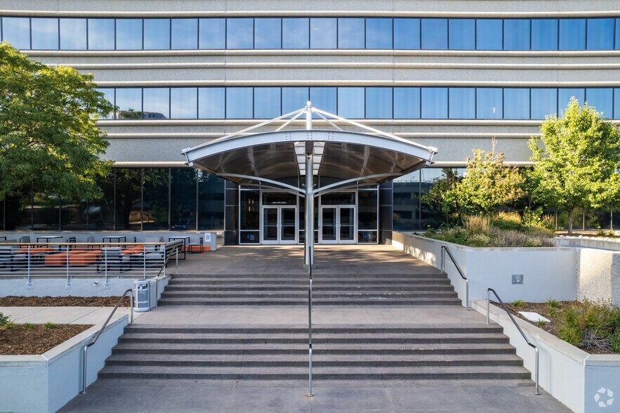 More Photos Of 4601 Dtc Blvd, Denver Office For Lease