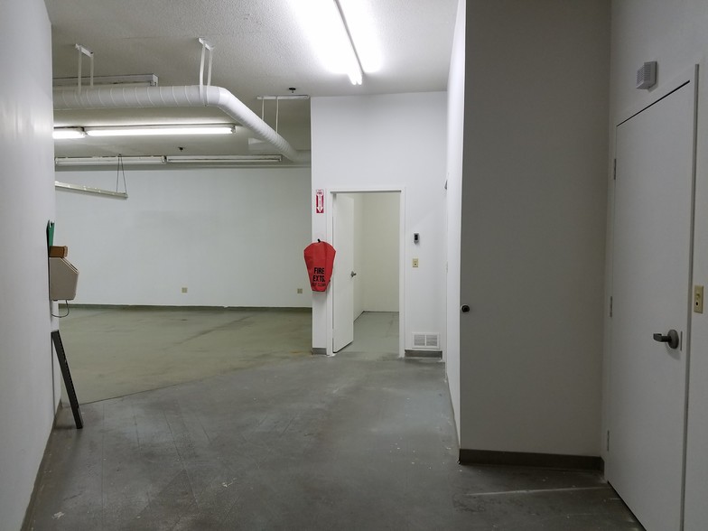 More Photos Of 400 Chapel Rd, South Windsor Light Manufacturing For Sale