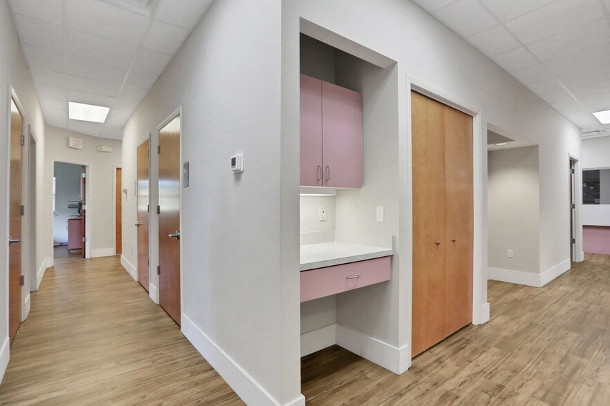More Photos Of 1540 Business Center Dr, Orange Park Office For Lease