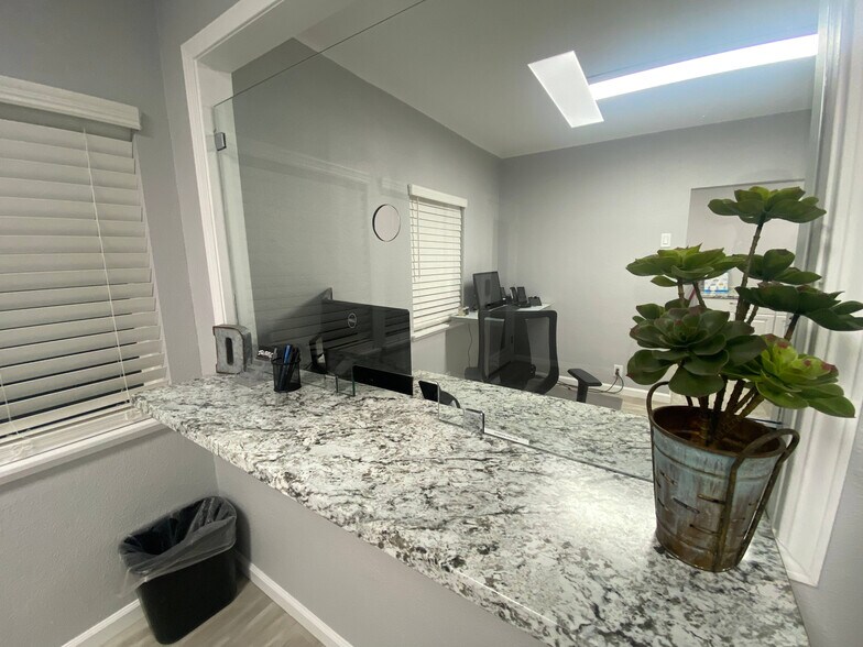 More Photos Of 128 E Buena Vista St, Barstow Office For Lease