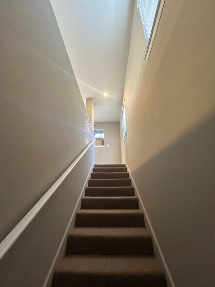 More Photos Of 1680-1684 Metropolitan Cir, Tallahassee Loft Creative Space For Lease